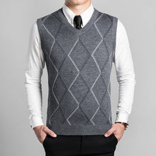 Load image into Gallery viewer, New Spring &amp; Autumn 2016 Mens Fashion Plaid Sleeveless Sweater V-Neck Cashmere Knit Vest