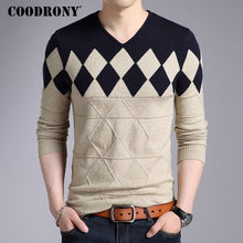 Load image into Gallery viewer, COODRONY Cashmere Wool Sweater Men 2018 Autumn Winter Slim Fit Pullovers Men Argyle Pattern V-Neck Pull Homme Christmas Sweaters